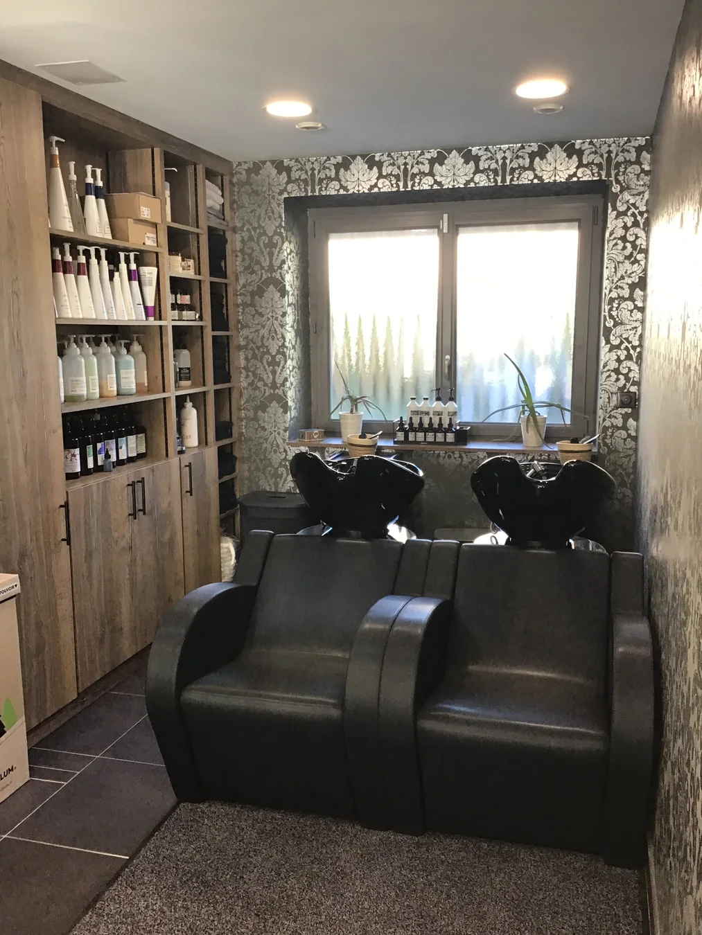 Salon de coiffure NR Coiffure à Bavilliers, espace détente, vue 2